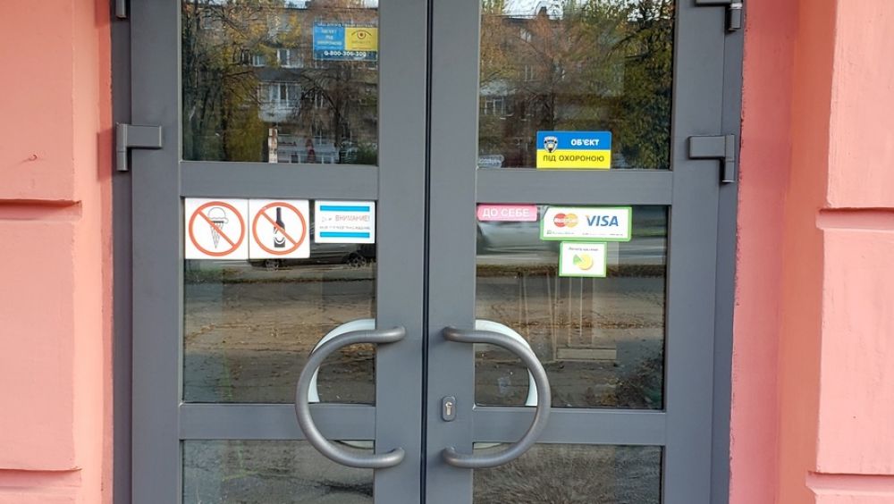 Комплексное оформление фасада мебельного магазина в Запорожье