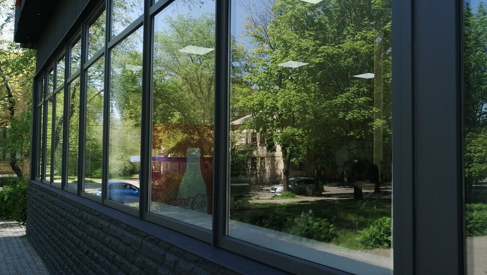 Обклеювання віконних рам плівкою